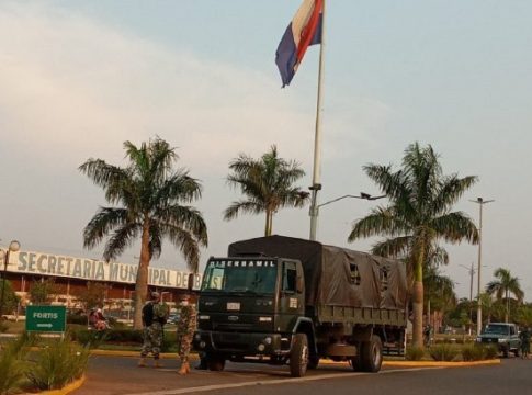 Com comércio aberto, militares paraguaios voltam a fechar fronteira com MS