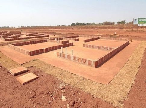Agehab abre licitação para construção de 31 bases do Lote Urbanizado em Sete Quedas
