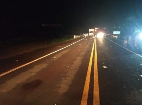 Acidente entre motos e caminhão deixa um morto na BR-060 em Campo Grande