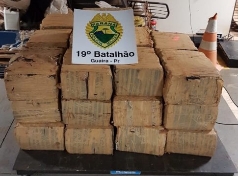 Após intensa perseguição em Guaíra, PM apreende carro com mais de 700 kg de maconha