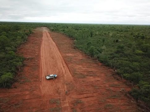 Polícia paraguaia descobre pista clandestina na fronteira com MS