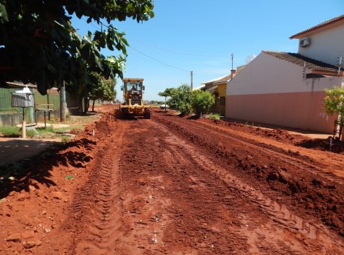 Ruas que receberão asfalto no Universitário estão na fase de terraplenagem em Mundo Novo