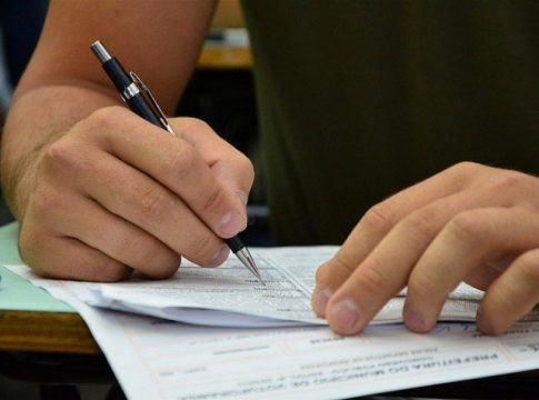 Concurso com 225 vagas e salários de até R$ 5,9 mil está com inscrições abertas
