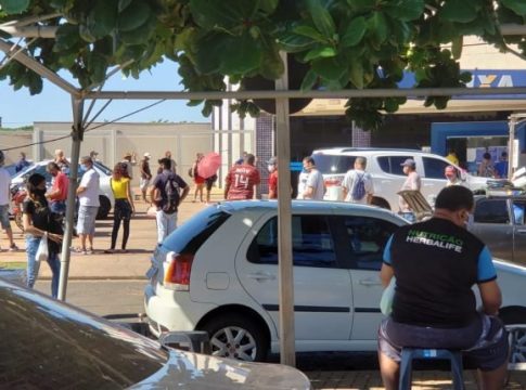 Caixa tem filas em Campo Grande para saque do auxílio emergencial neste sábado