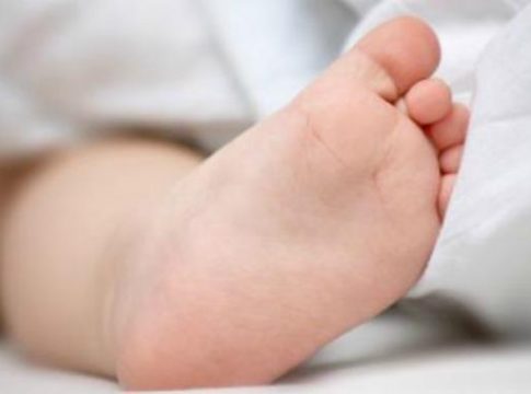 Bebê de 1 ano ingere maconha do pai e é internado na Santa Casa de Campo Grande
