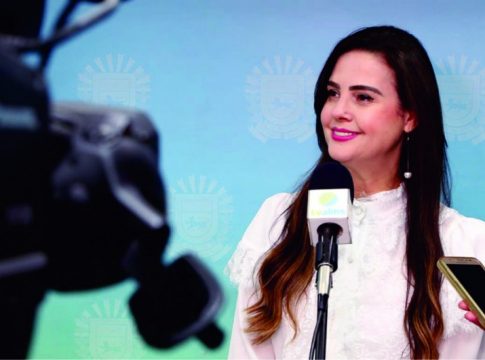 Mara encaminha a Maia pedido com urgência sobre Lei Aldir Blanc