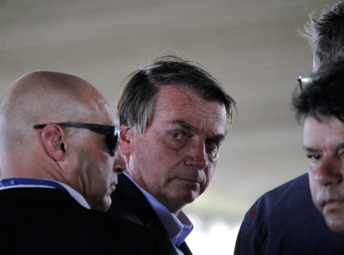 Bolsonaro diz que não tomará vacina e cientistas veem desestímulo à população
