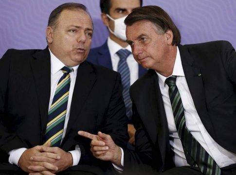 Bolsonaro assina MP que abre crédito de R$ 20 bilhões para comprar vacinas
