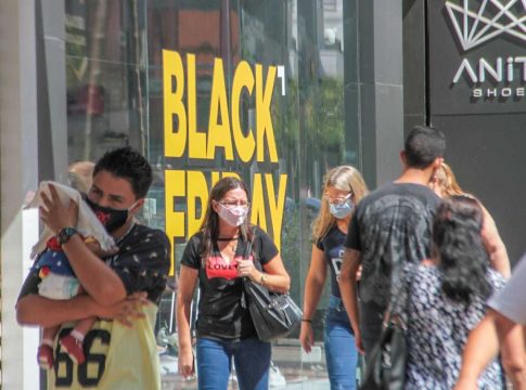 Para 77 mil servidores estaduais, 13º salário já está na conta