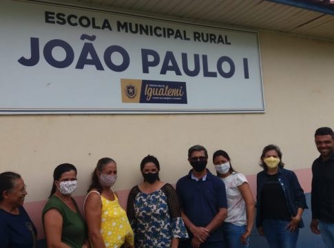 SECRETÁRIA DE EDUCAÇÃO VISITA ESCOLAS DA ZONA RURAL.