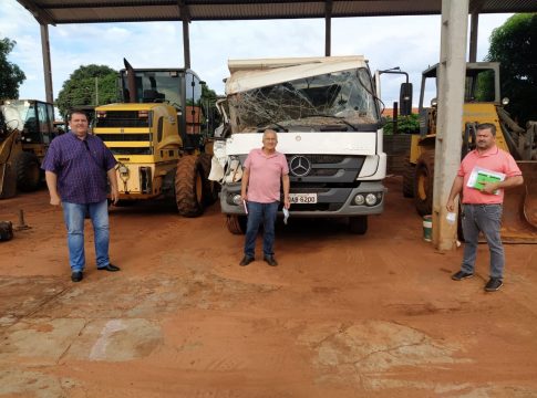 PREFEITO E SECRETÁRIO SE REÚNEM COM SERVIDORES DA “OBRAS”.