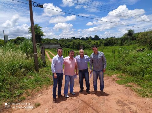 Prefeito Dr. Lídio vistoria futuro local de galeria pluvial e asfalto