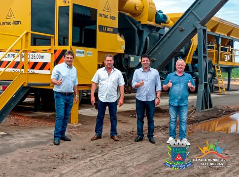 Presidente do CONISUL, Chico Piroli visita usina de asfalto em Naviraí