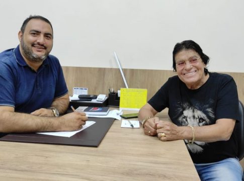 Presidente da Câmara Paulo Lourenço recebe prefeito Valdomiro Sobrinho após retorno oficial do Legislativo em Mundo Novo