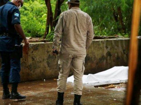 “Era usuário de drogas mas não fazia mal a ninguém”, diz tia de morto no Jardim Sayonara
