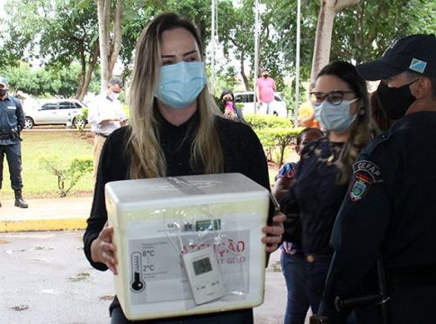 Em menos de 24h, Estado distribui vacinas e municípios já estão autorizados a iniciar imunização contra Covid-19
