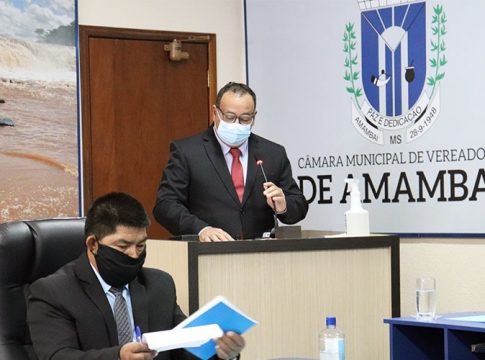 Prefeito de Amambai leva mensagem ao legislativo durante sessão de abertura dos trabalhos da Câmara Municipal