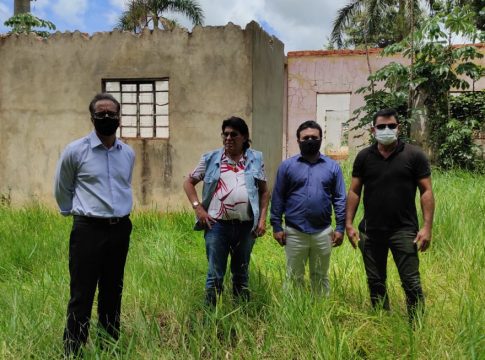 Vereador Gildo, Valdomiro e delegados vistoriam área para nova Delegacia de Polícia