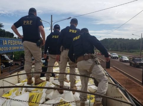 Carga milionária de cocaína é apreendida em caminhão de trigo pela PRF