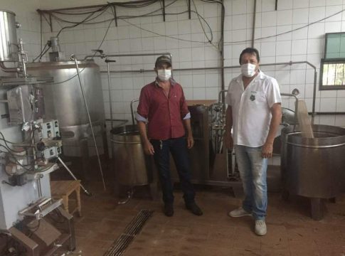 Vereador Evaldo visita Asproleite, que será reativada para produzir leite tipo C