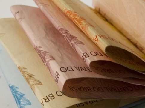 Governo do Estado deposita hoje salário dos servidores; dinheiro estará disponível para saque na terça-feira