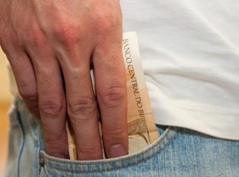 Com injeção de R$ 419 milhões na economia, salário de janeiro já está na conta dos servidores