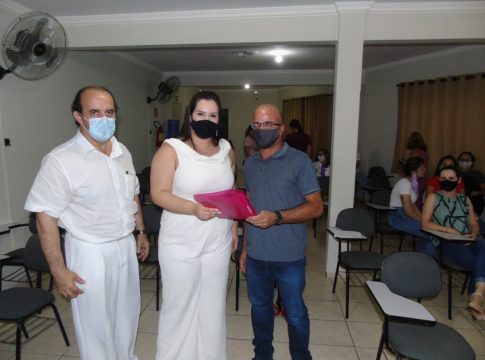 Rhaiza Matos recebe reivindicações dos enfermeiros da rede municipal de saúde