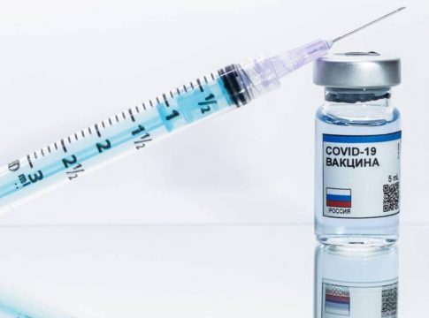 Mesmo com alta da covid durante uma semana, procura por vacinas é baixa