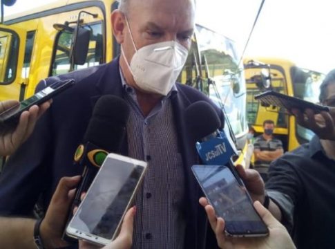 Hospitais entram em colapso, governo fala em mais restrições