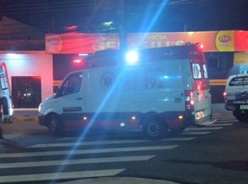 Ladrão ferido a tiros por dono de conveniência no Centro fica paraplégico
