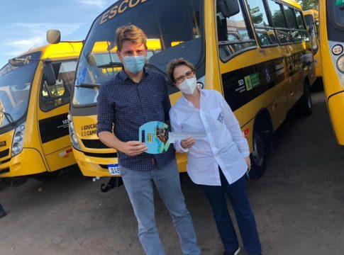 Prefeito Thalles conquista dois ônibus para Itaquiraí