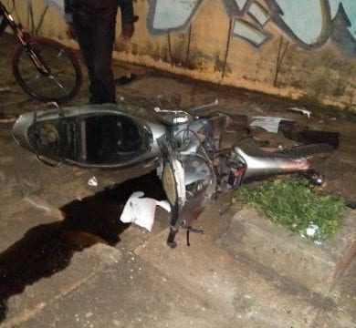 Motociclista é arremessado após ser atropelado e motorista foge em Campo Grande