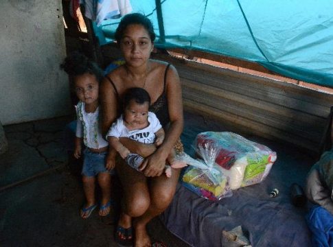 Sem renda, nem auxílio afasta a fome de comunidade na Capital