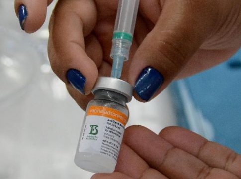 Com plantão no feriado, gestantes com comorbidades se vacinam amanhã