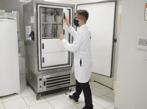 Doses da Pfizer devem ser destinadas às gestantes