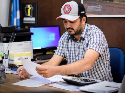 O prefeito Rogério Torquetti vem tomando medidas rigorosas a fim de cumprir com os deveres com os professores temporários.