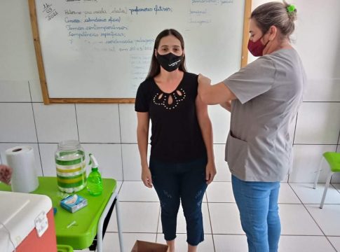 Japorã vacina 126 profissionais da Educação
