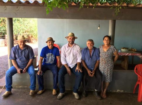 Vereador Carlinhos visita moradores do Assentamento Tagros