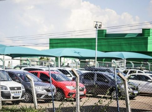 Preço da gasolina e menos corridas fazem motoristas de aplicativo devolverem carros para locadoras