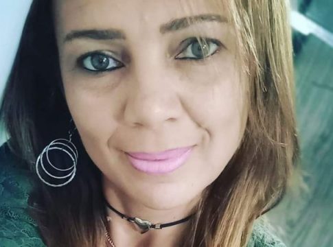 Homem mata professora na frente do filho em Sidrolândia e foge levando o carro da vítima