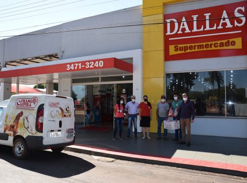 Produtores do assentamento Colorado realizaram entrega de frangos nos mercados do município