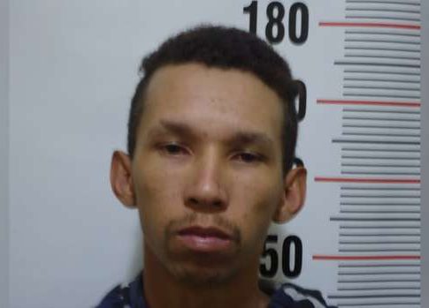 Bandido morre em troca de tiros com a polícia após assaltar comércios na Vila Taquarussu