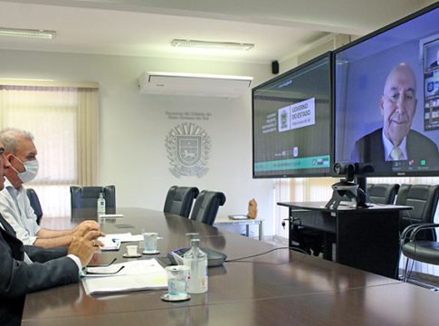 À Comissão da Covid-19 do Senado, Reinaldo Azambuja reforça importância de mais vacinas