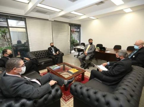 Prefeito Paulão, vice e vereadores levam pedidos ao senador Nelsinho Trad
