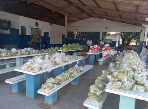 Prefeitura de Itaquiraí faz entrega de kits da merenda escolar aos alunos da rede municipal.