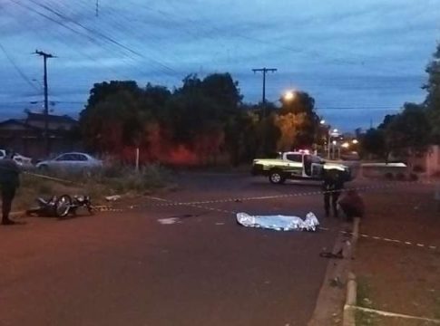 Motociclista morre após bater em carro e ser lançado contra muro em MS