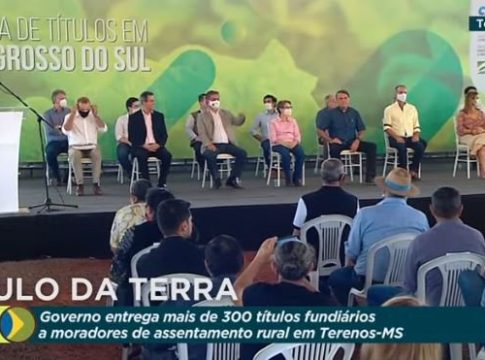 Nelsinho Trad e Beto Pereira acompanham Bolsonaro na entrega de titulos de terra em Terenos
