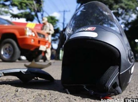 Motociclista bate em carro e morre no Jardim Anache