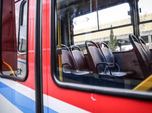 Dentro de ônibus, passageiros são assaltados por bandido armado em Campo Grande