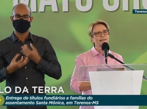 Em Terenos com Bolsonaro, ministra Tereza Cristina anuncia assinatura de 3,9 mil títulos de terra